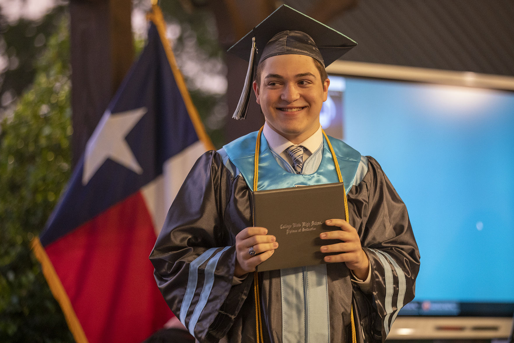 College View grads